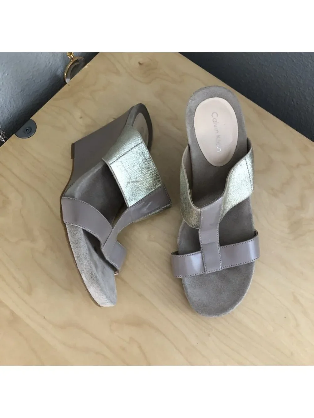 Calvin Klein Ondreah Women’s 8.5 Tan Gold Suede  Slip-On Wedge Sandals Shoes